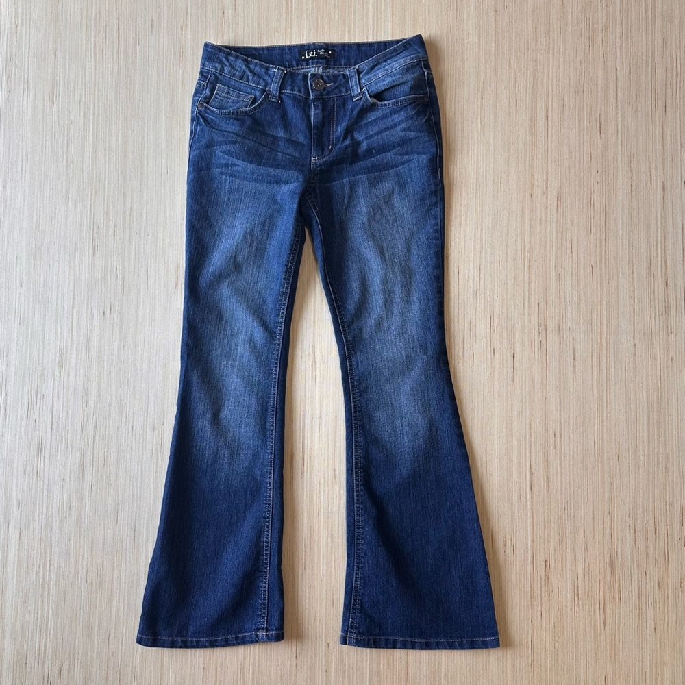 L.E.I Sofia Hipster Flare Jeans